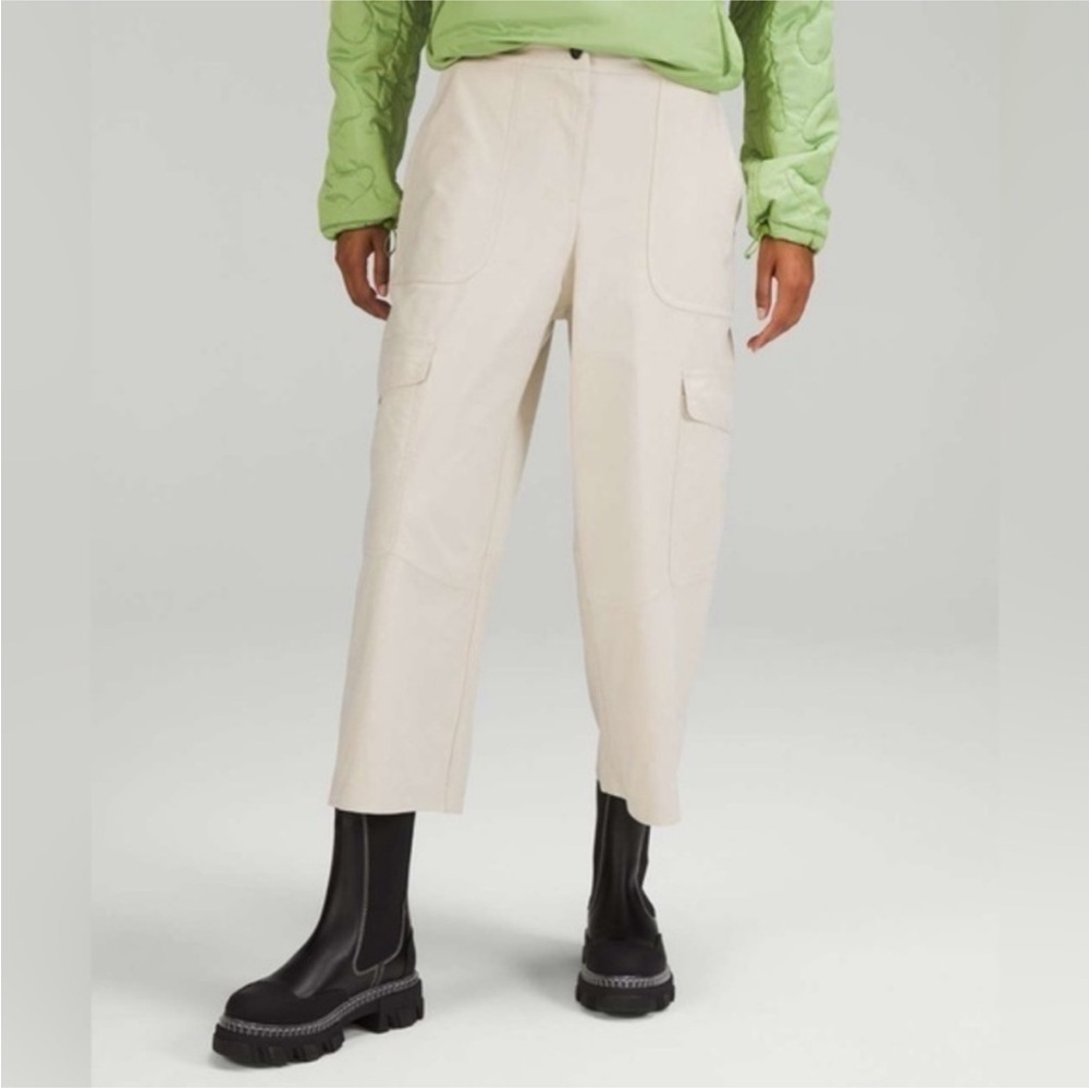 Lululemon Light Utilitech Elastic Waist High Rise Cargo Crop Pant 25